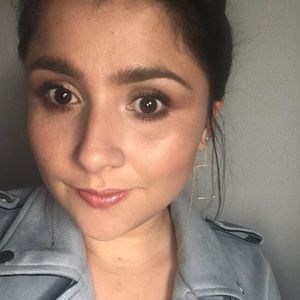 Meet your Posher, Carrye